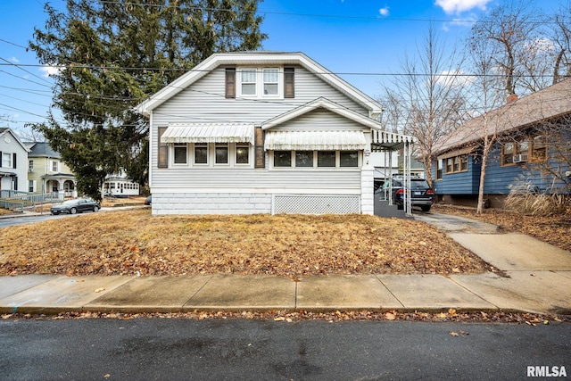 view of front of house with driveway