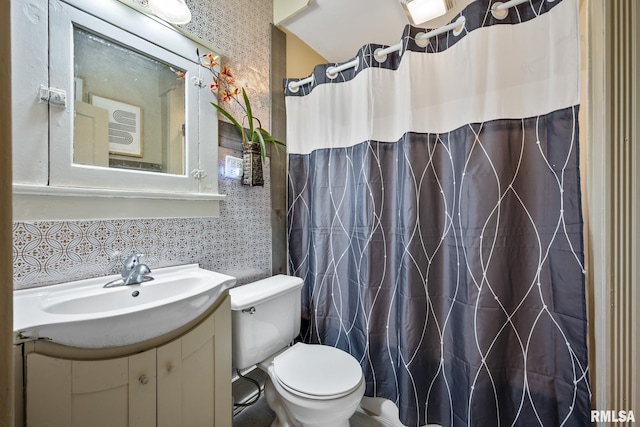 full bath with toilet, a shower with shower curtain, and vanity