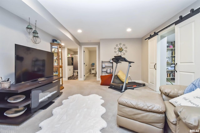 living area featuring baseboards, a barn door, recessed lighting, and light colored carpet