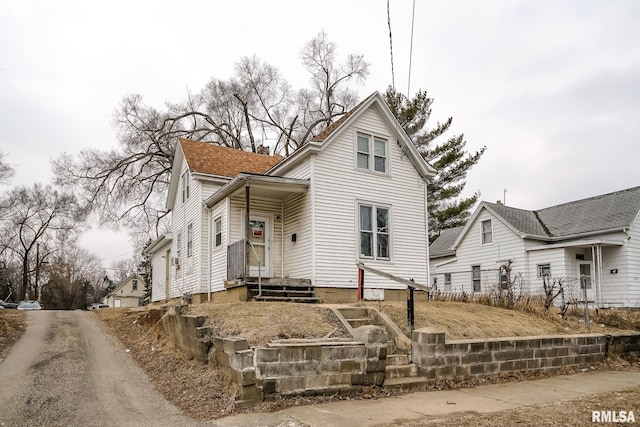 view of front of property featuring a shingled roof