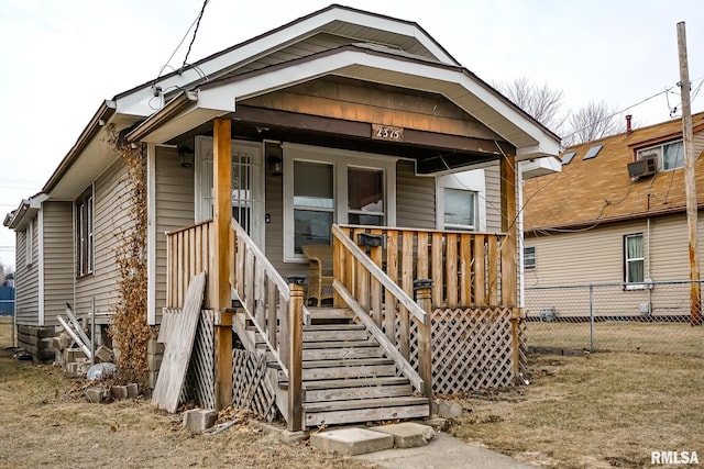 view of front of house with covered porch and fence