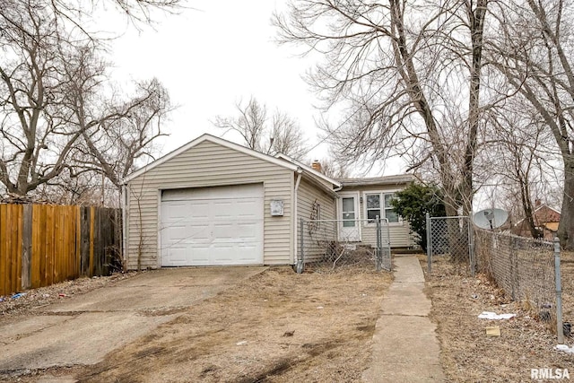 view of front facade featuring a garage, driveway, and fence