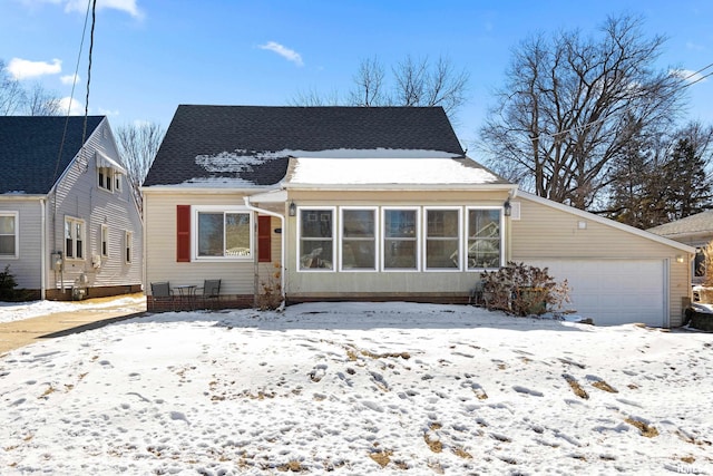 view of front of property with a shingled roof