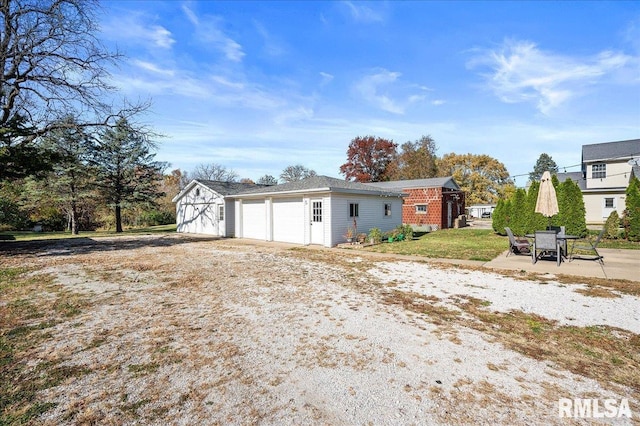 view of detached garage