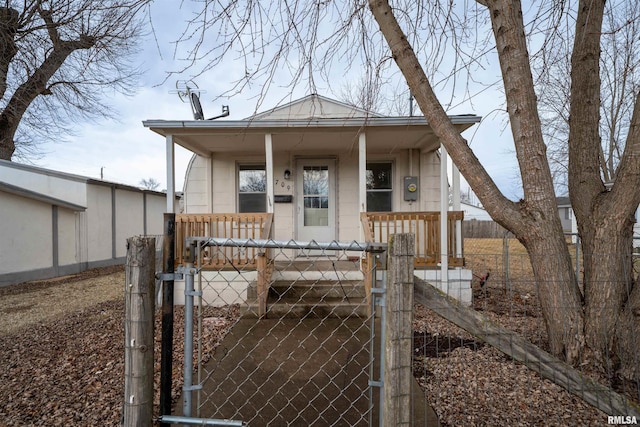 view of front of house featuring covered porch, a fenced front yard, and a gate