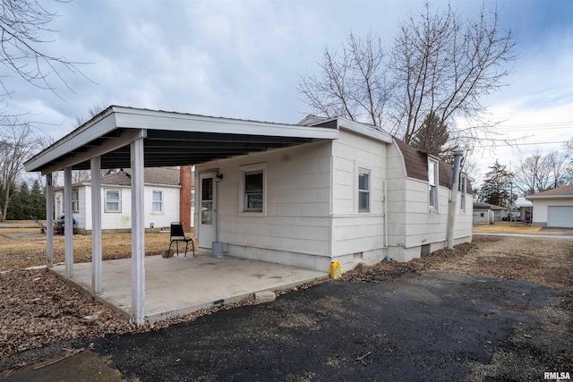 exterior space featuring crawl space