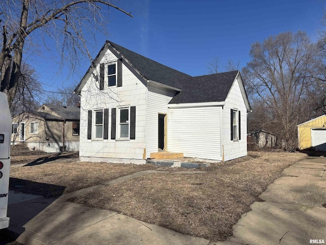 view of front facade featuring roof with shingles