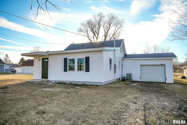 view of front of property with dirt driveway, a front lawn, and cooling unit