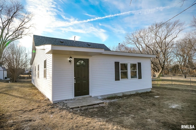 view of front of house featuring a shingled roof