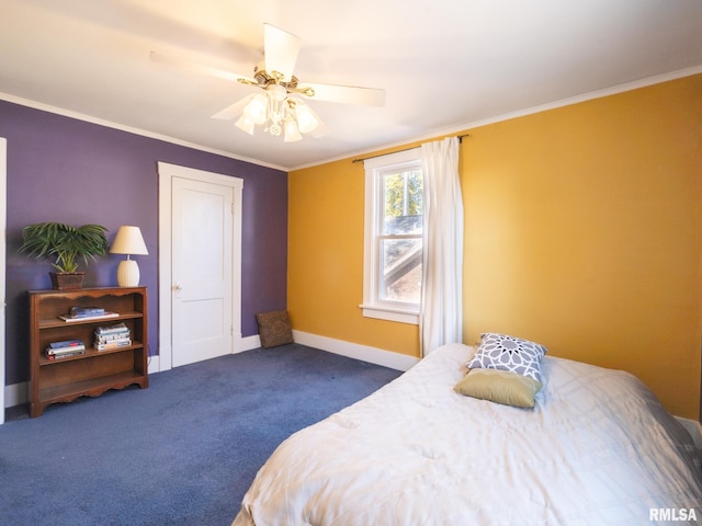 bedroom with carpet floors, crown molding, baseboards, and a ceiling fan