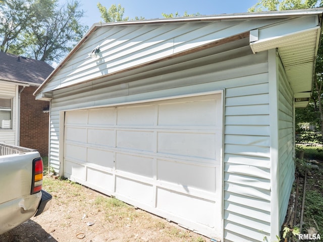 view of detached garage