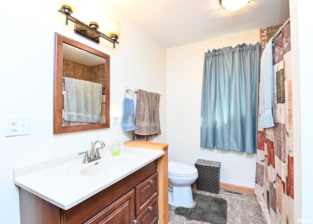 full bathroom featuring toilet, a shower with curtain, visible vents, and vanity