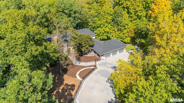 bird's eye view featuring a forest view