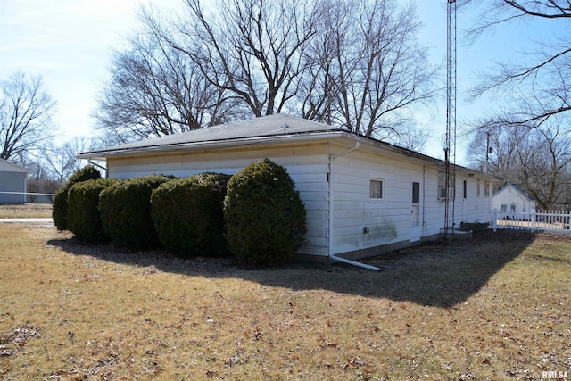 view of side of property featuring a yard