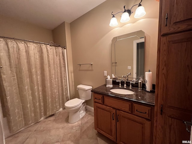 bathroom with baseboards, a shower with shower curtain, vanity, and toilet