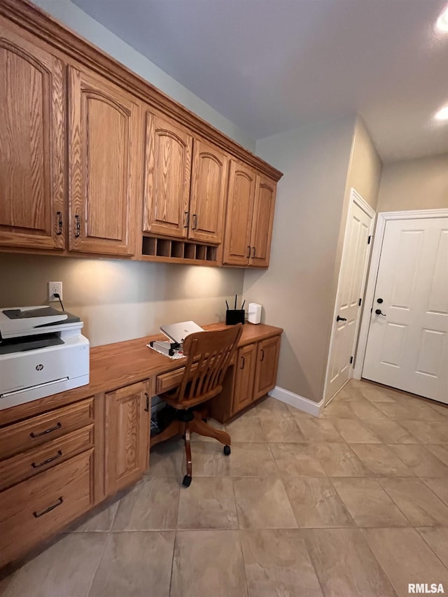 office area with built in desk, recessed lighting, and baseboards