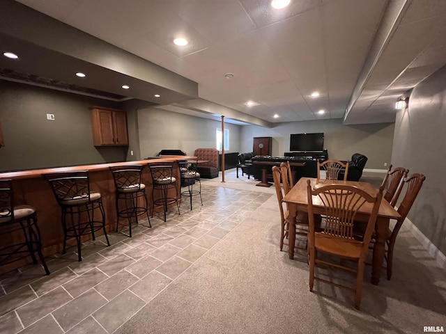 dining area featuring baseboards, a dry bar, and recessed lighting