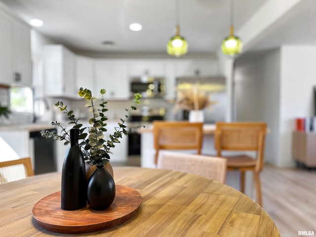 dining area featuring recessed lighting