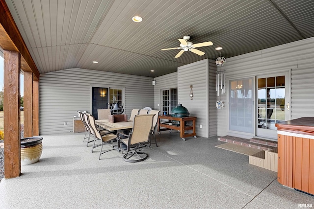 sunroom / solarium featuring vaulted ceiling and ceiling fan