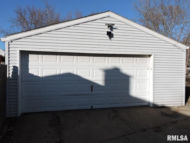 view of detached garage