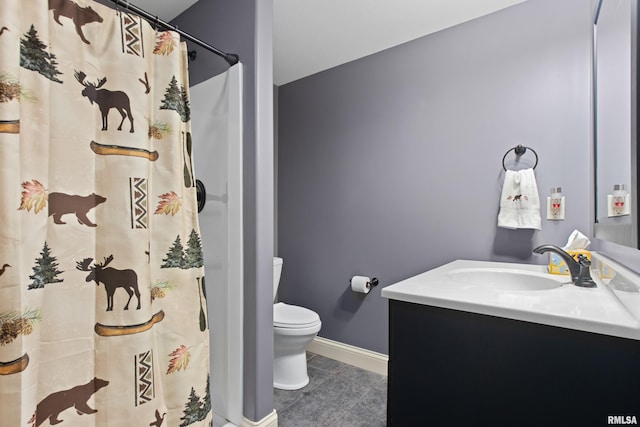 full bathroom with baseboards, a shower with shower curtain, toilet, tile patterned flooring, and vanity