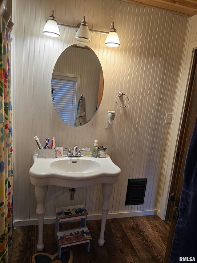 bathroom featuring wood finished floors, visible vents, and baseboards