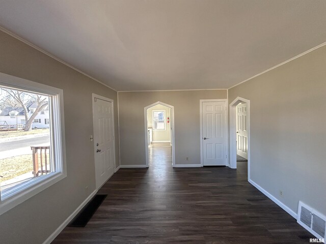 foyer featuring visible vents, baseboards, dark wood-style flooring, and crown molding