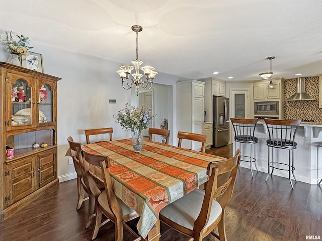 dining space with a notable chandelier, recessed lighting, dark wood-style flooring, and baseboards