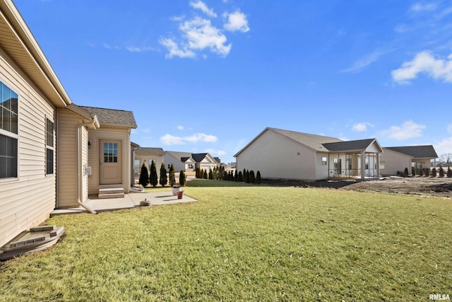 view of yard featuring a residential view and a patio area