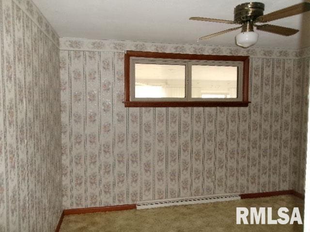 unfurnished room featuring wallpapered walls and ceiling fan