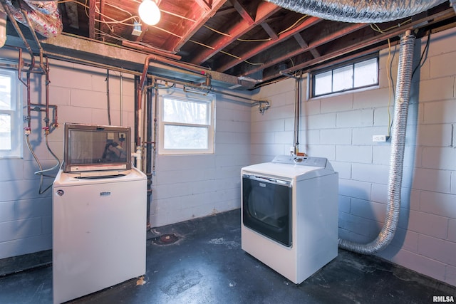 washroom with laundry area and washing machine and dryer