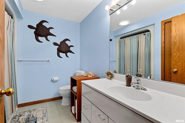 full bath featuring curtained shower, baseboards, toilet, and vanity