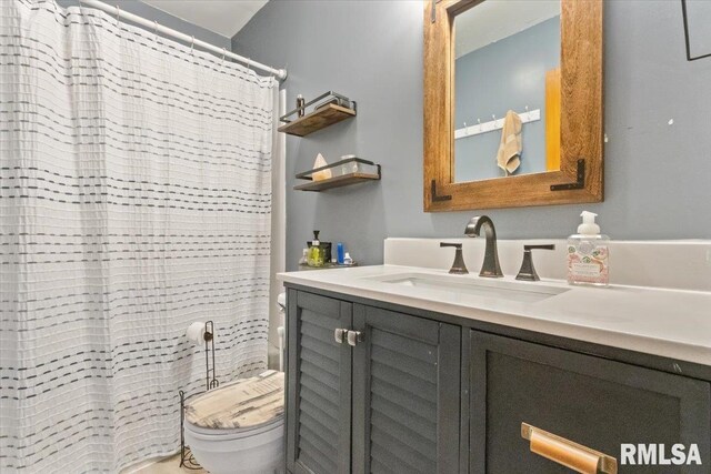 full bath featuring curtained shower, vanity, and toilet