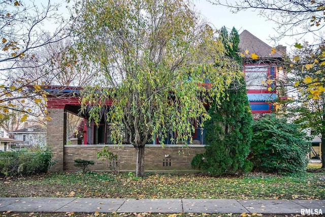 view of front of house with brick siding