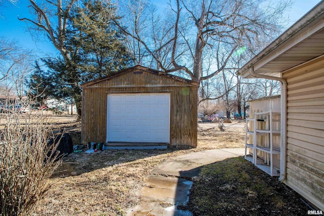 view of detached garage