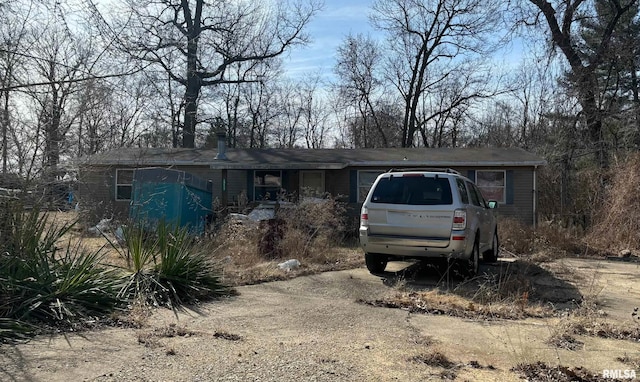 single story home featuring driveway