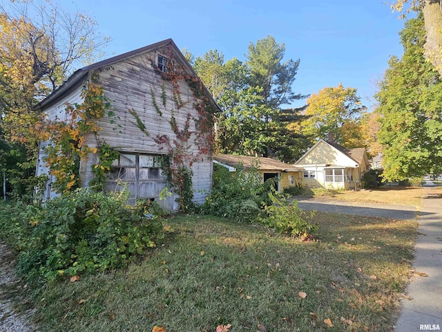 view of side of home featuring a lawn