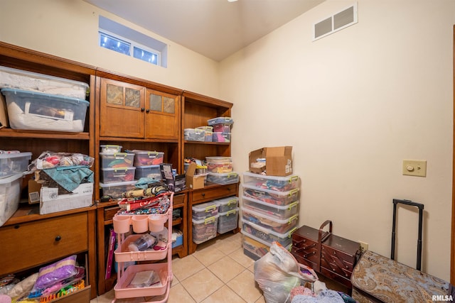 2268 E Knox St, Galesburg, IL 61401 - storage area featuring visible vents