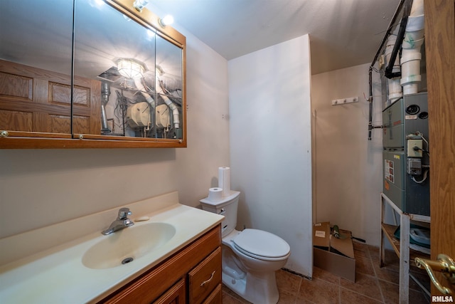 2268 E Knox St, Galesburg, IL 61401 - bathroom with toilet and vanity