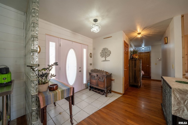 2268 E Knox St, Galesburg, IL 61401 - entryway featuring wood finished floors