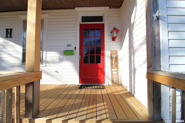 entrance to property featuring covered porch