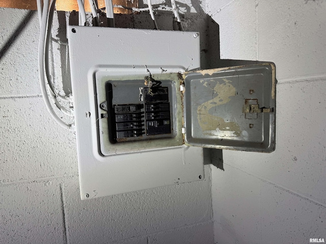 929 W Brons Ave, Peoria, IL 61604 - utility room featuring electric panel