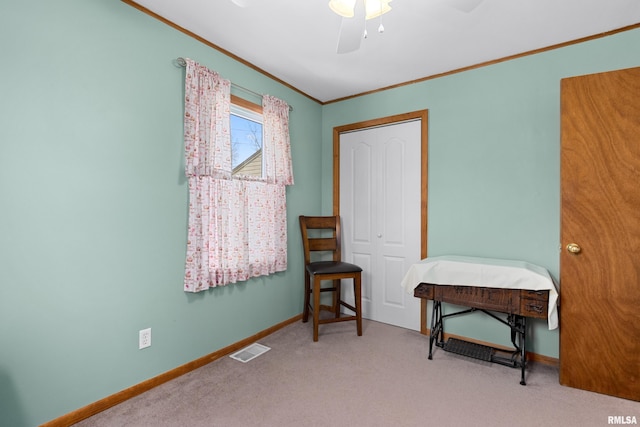 living area with baseboards, visible vents, carpet floors, ceiling fan, and crown molding