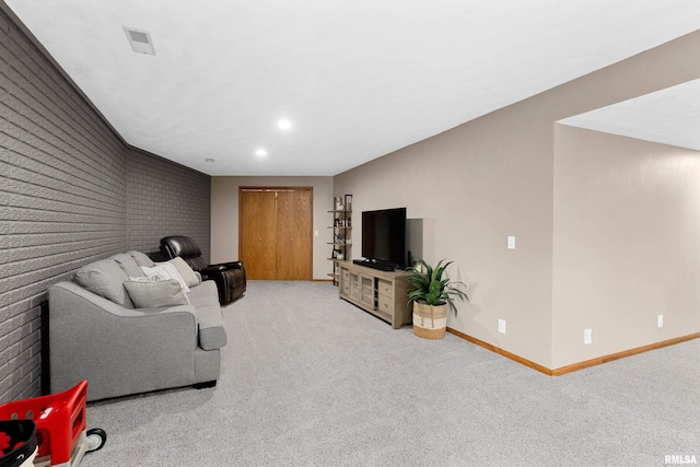 living area with visible vents, recessed lighting, carpet, and baseboards