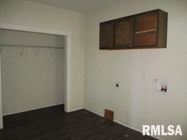 clothes washing area with dark wood-style floors, laundry area, and washer hookup