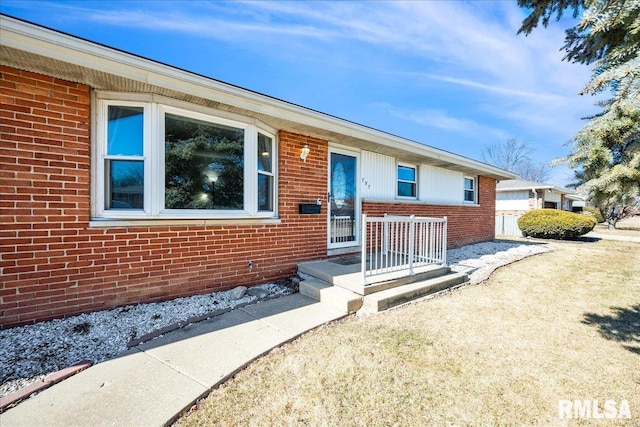 ranch-style home featuring brick siding