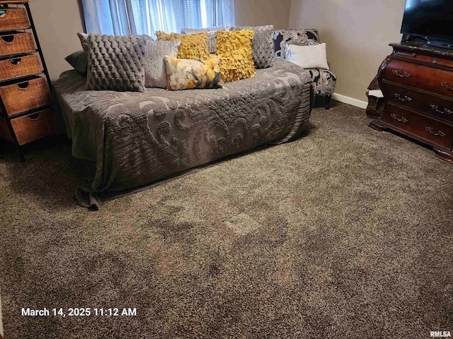 carpeted living room with baseboards