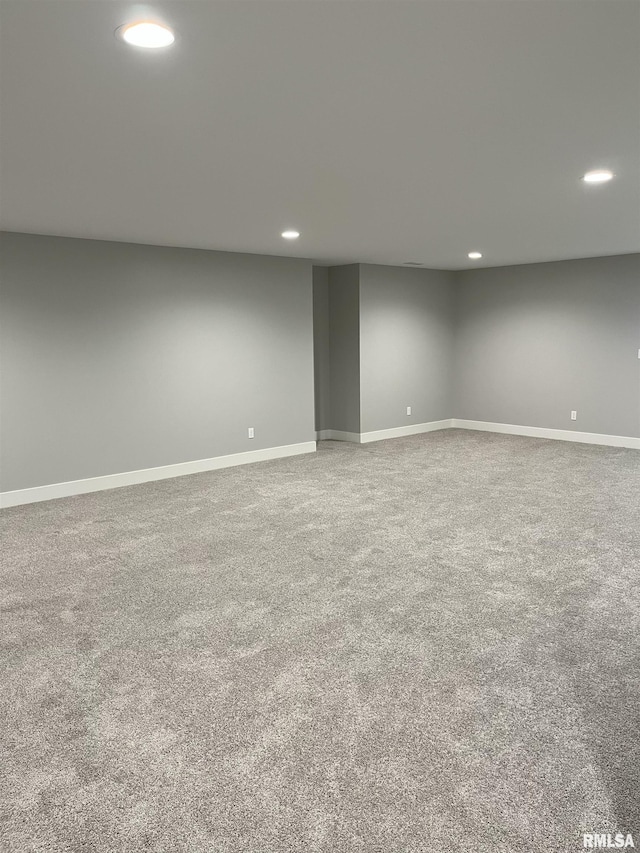 finished below grade area featuring carpet flooring, recessed lighting, and baseboards