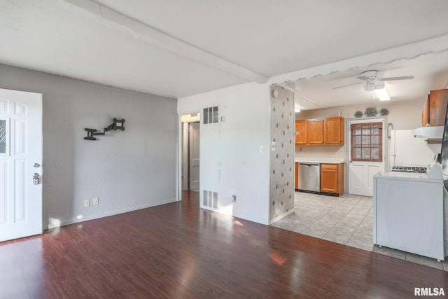 unfurnished living room featuring visible vents, washer / clothes dryer, light wood-type flooring, and ceiling fan