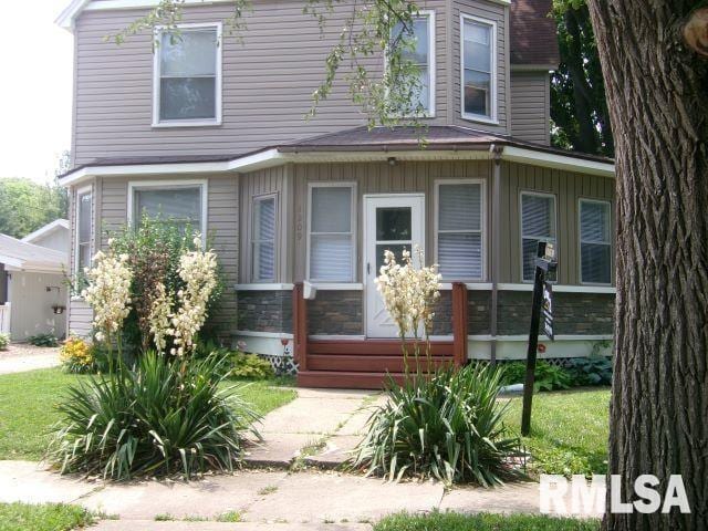 1209 S 4th St, Pekin, IL 61554 - view of front of property with board and batten siding